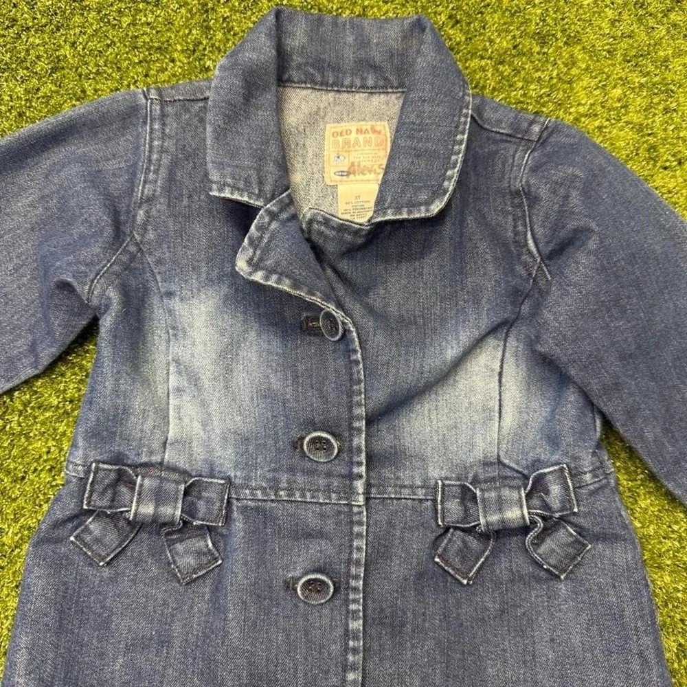Vintage 2005 Old Navy blue denim jacket with bow detail, size 3T Cotton